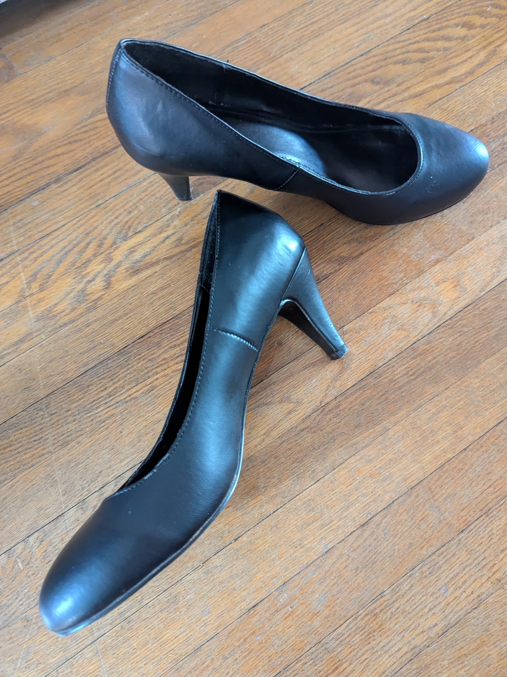 Vintage Leather Mid Heel Pumps